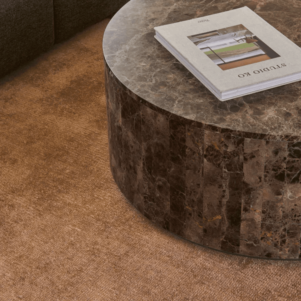 Tepih Neptune Rug in Ginger – Wool blend floor rug with warm amber tones and luxurious pile.