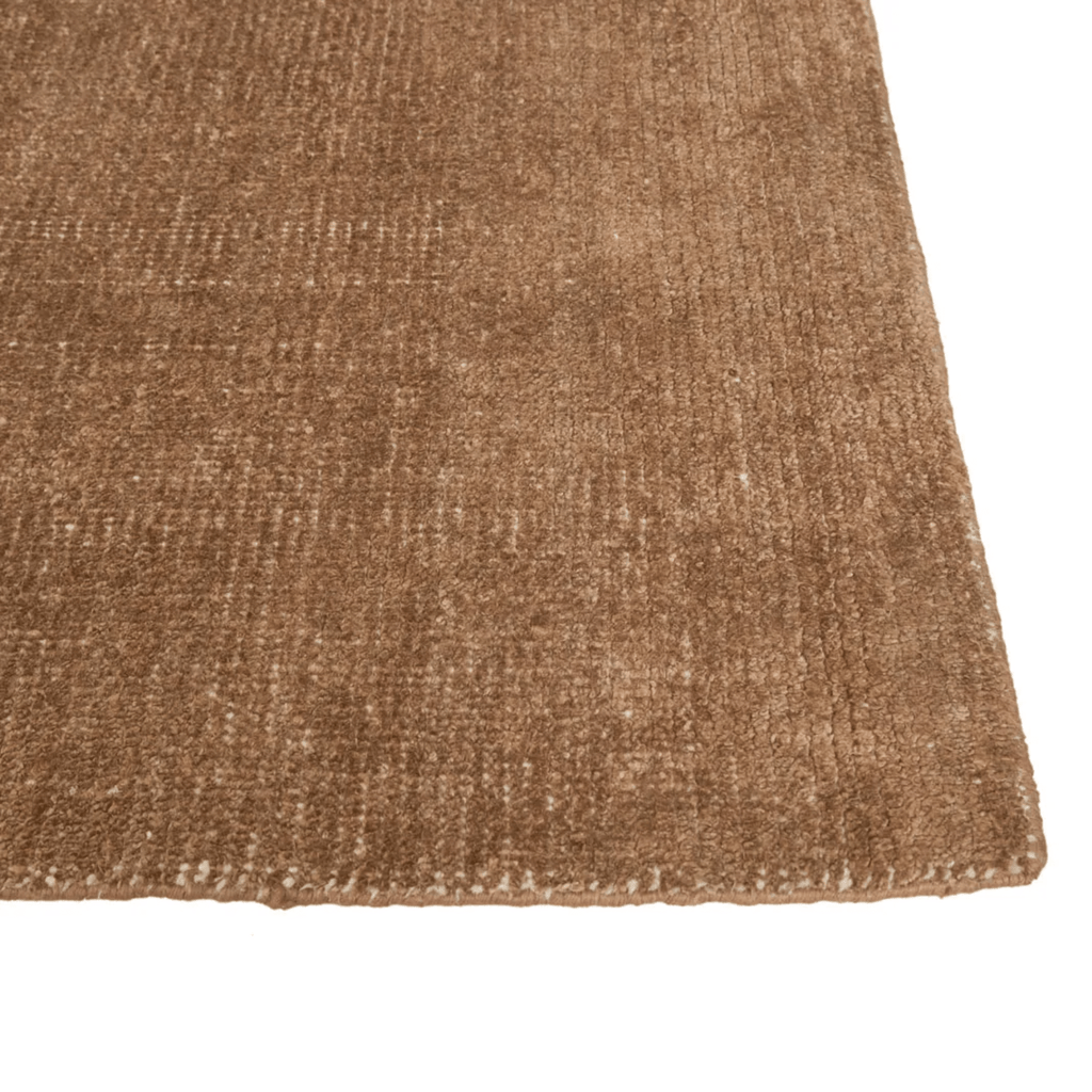 Tepih Neptune Rug in Ginger – Wool blend floor rug with warm amber tones and luxurious pile.